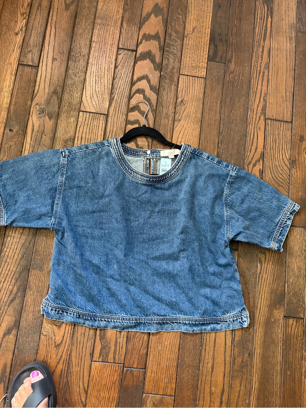 LOFT Women’s Blue Denim Short-Sleeve Top NWT Med petite
